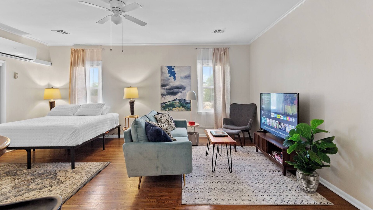Maple Ridge Apartment | Charming studio with pool near downtown Tulsa