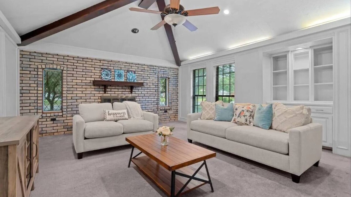 Allen House | Charming Stylish 4-bedroom house with in serene Allen