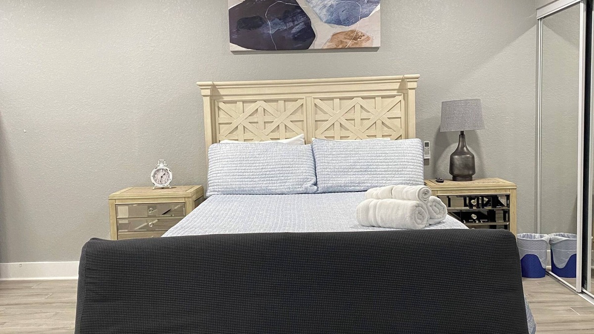 Creekside Apartment | Charming Suite 1B/1B Centrally Located Tampa