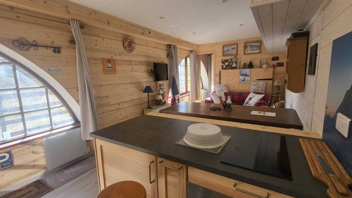 Forville Apartment | Charming T2 for 3 near the slopes Briançon
