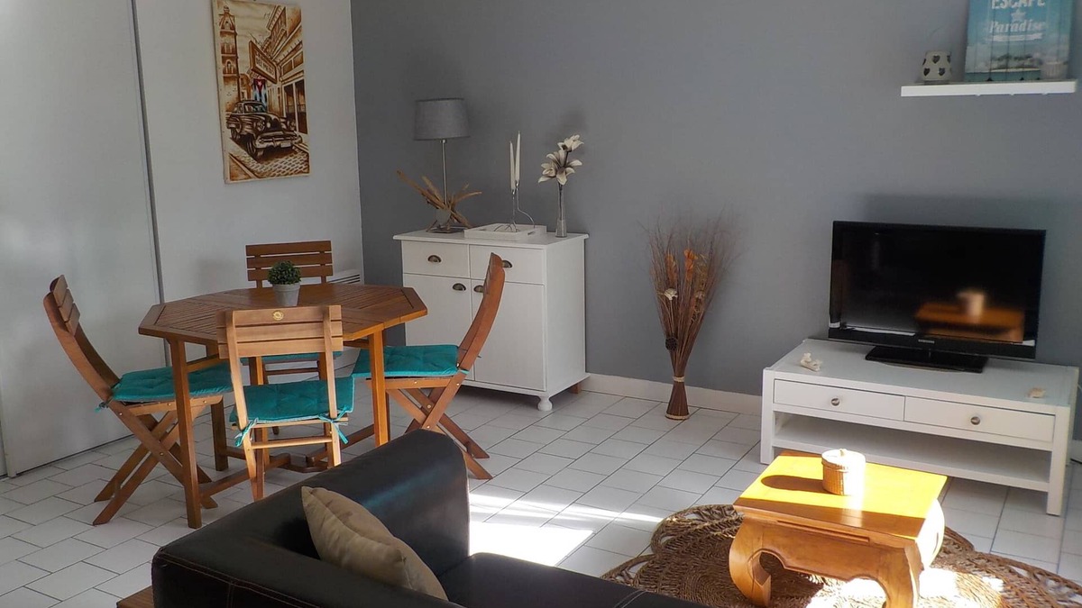 Vaux-sur-Mer Condo | Charming T2 house in a quiet condominium near the beaches.