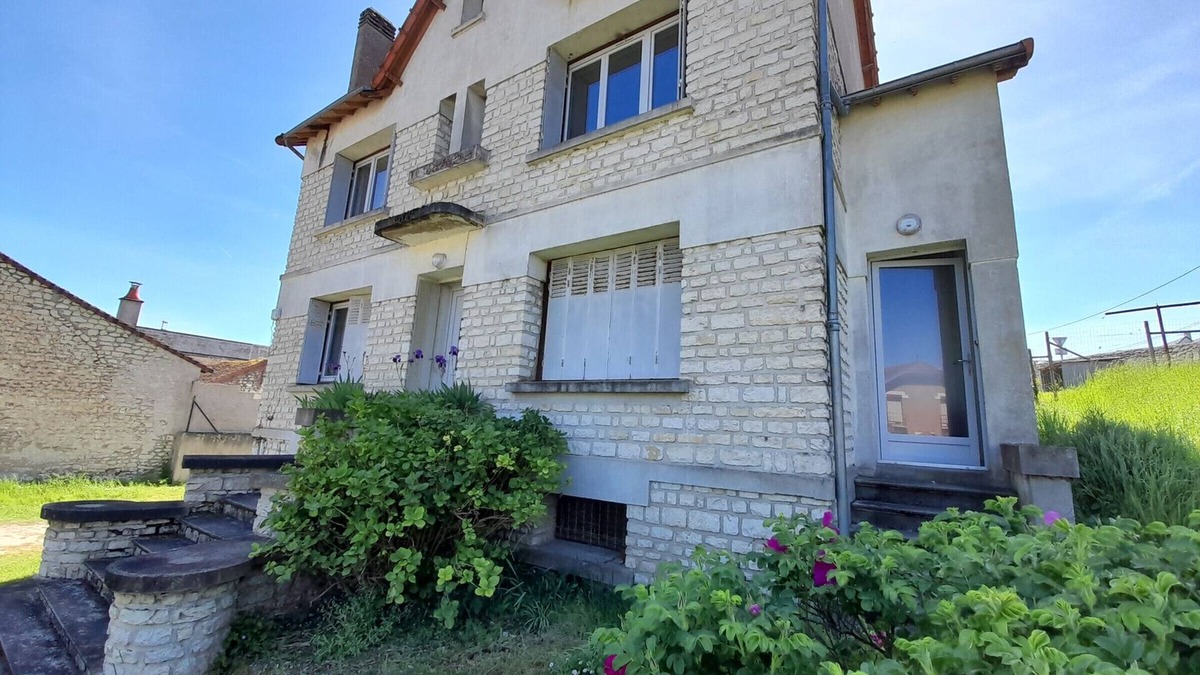 La Roche-Posay Apartment | Charming T3 in La Roche-Posay Center with Garden, Garage, and Modern Amenities