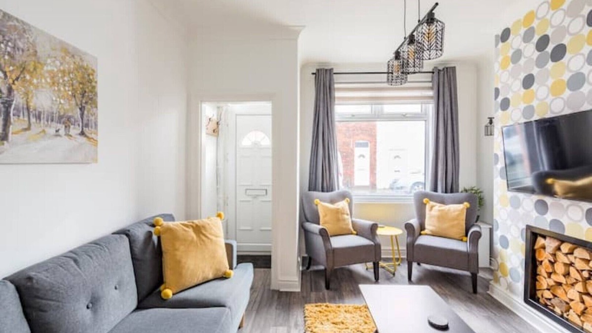 Hoylake House | Charming Terraced House in the centre of Hoylake