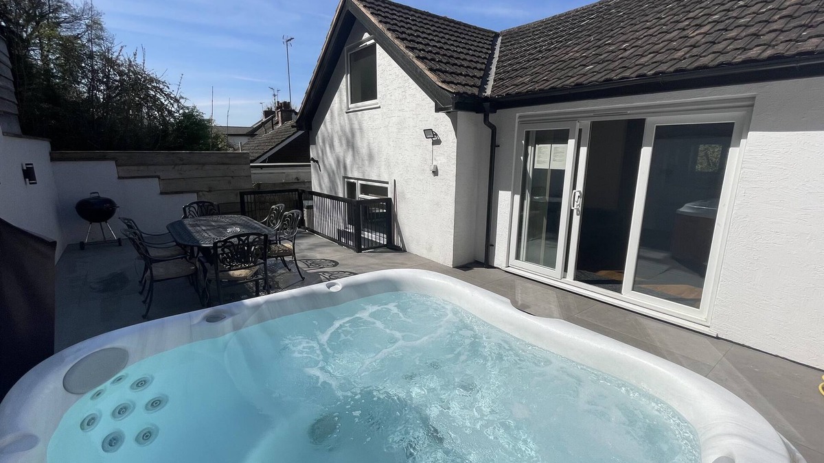 Monmouth Cottage | Charming Three Bedroomed Property With Hot Tub close to Monmouth town centre