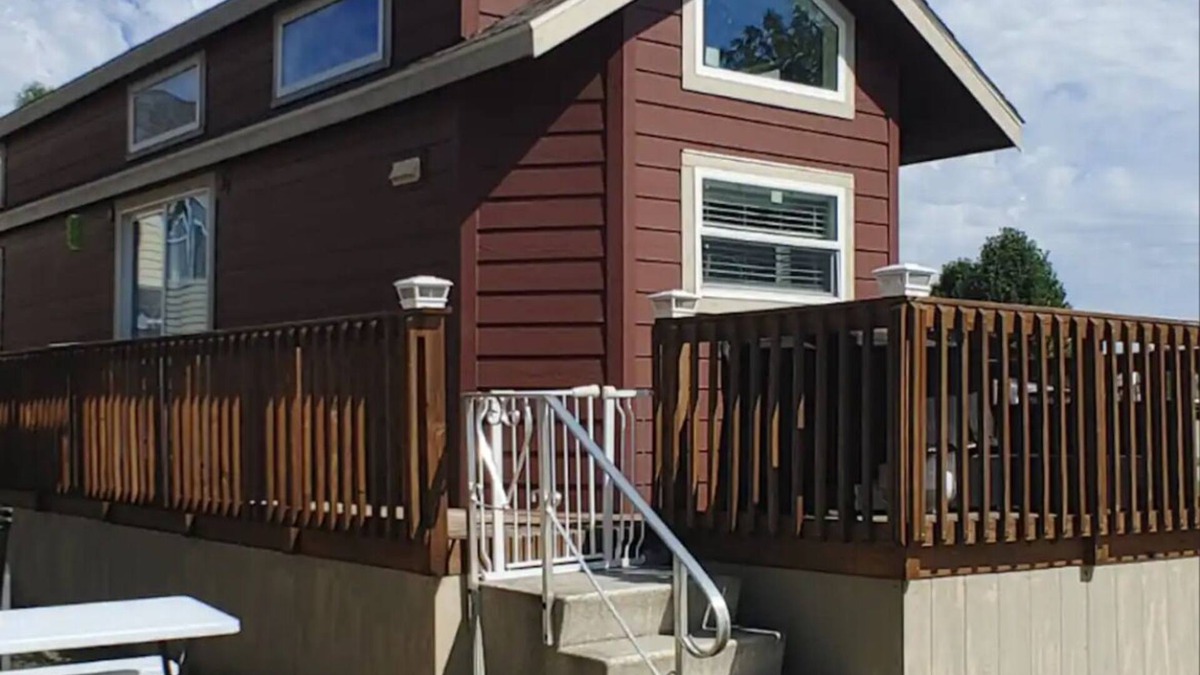 Afton Cabin | Charming tinyhouse at Grand Lake with access to RV resort amenities.