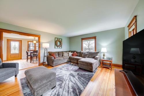 Blackstone House | Charming Tonica Farmhouse with Private Yard!