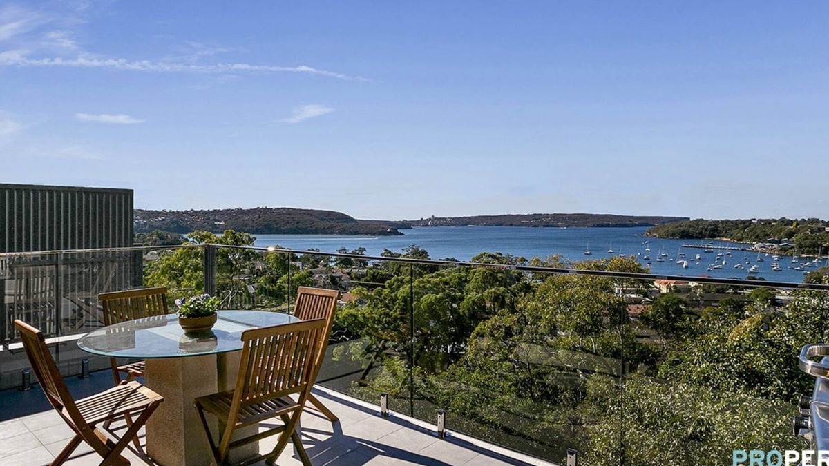 Mosman Apartment | Charming top floor apartment with harbour views - pets welcome!