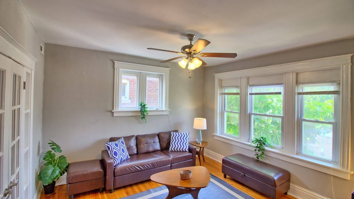 Tower Grove East Apartment | Charming Tower Grove Flat-Steps to T.G Park+Grand