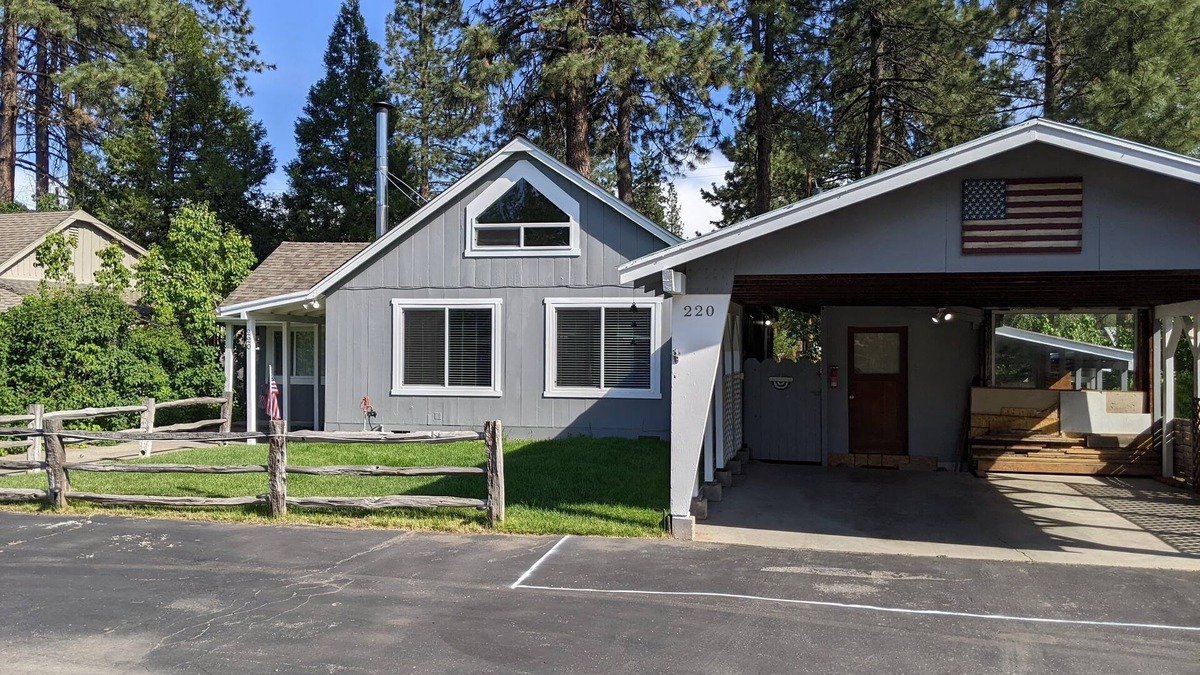 Chester House | Charming town home 8 min to Lake Almanor, 35 min to Mt. Lassen