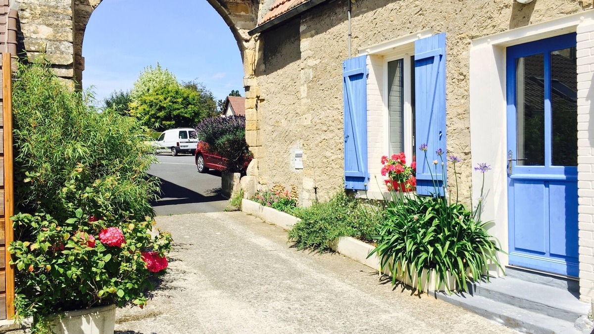 Benouville House | Charming Town House near the beaches of Normandy and Pegasus Bridge