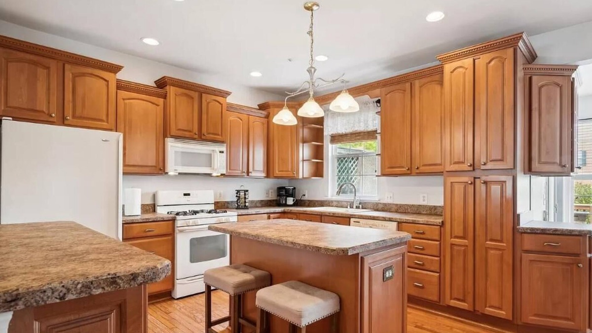 Edgewater House | Charming townhome in awesome Edgewater, MD