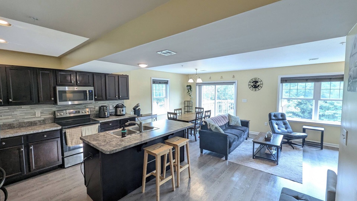 Mechanicsburg House | Charming Townhome in Peaceful Suburban Community