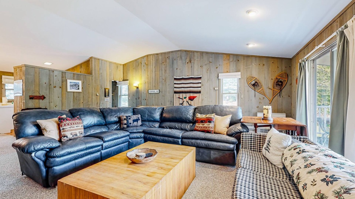 Cranmore Birches House | Charming townhome with pool, fireplace, skiing, fast WiFi, & washer/dryer