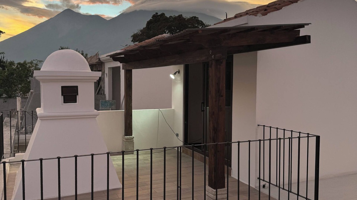 Alotenango House | Charming Townhouse in Barrio Entre Flores: Your Gateway to Antigua Guatemala