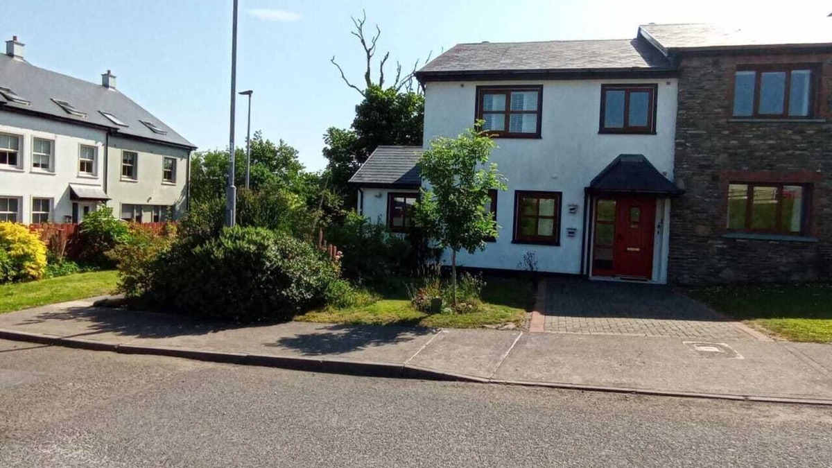 Dingle House | Charming townhouse in Dingle near main street with 3 bedrooms