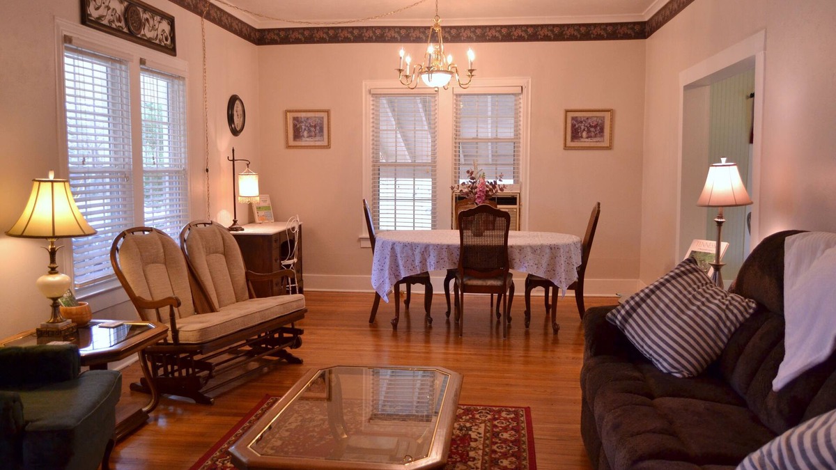 Greenfield House | Charming townhouse, sleeps eight.