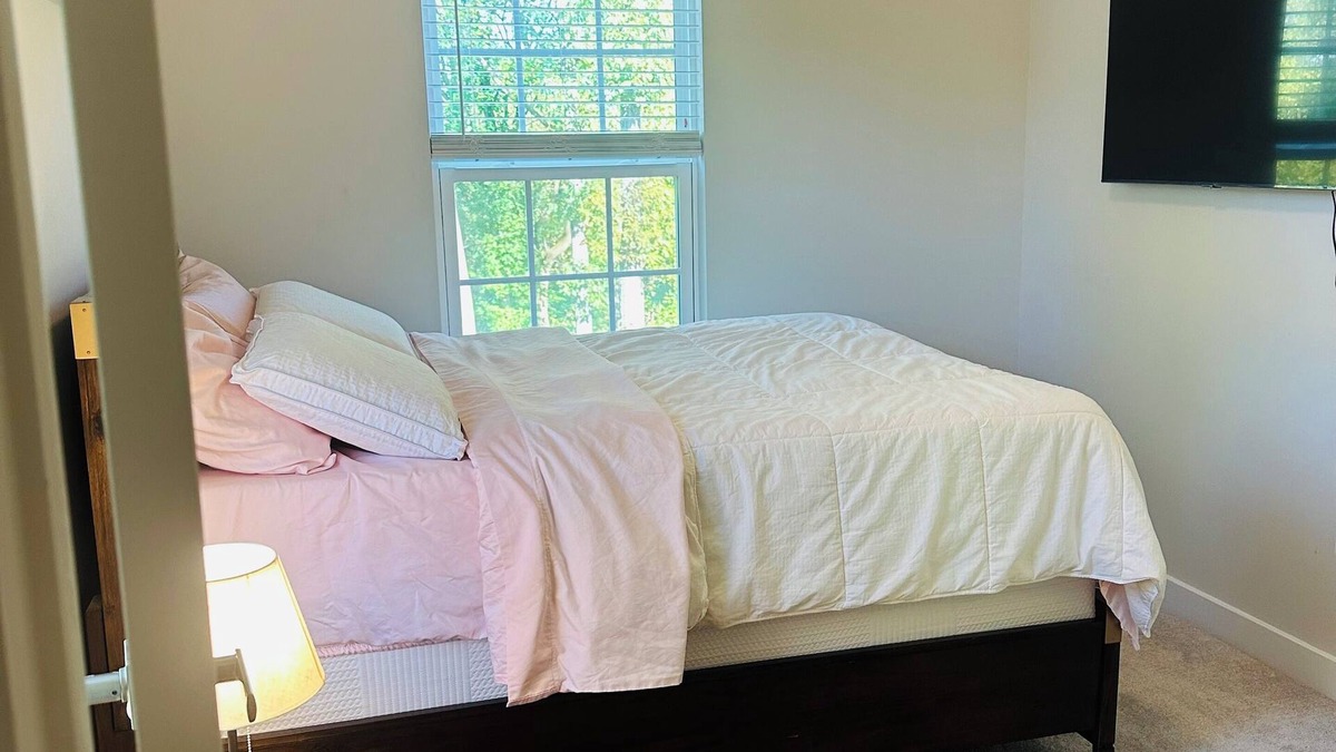 Landover House | Charming townhouse with 1 bedroom, 5 minutes drive to UM regional medical center
