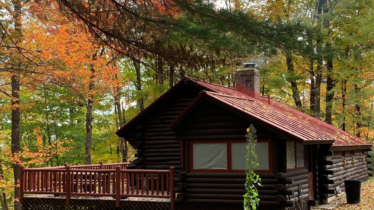 Wardsboro Cabin | Charming Traditional Log Cabin In Between Mt. Snow And Stratton with Sauna/WIFI