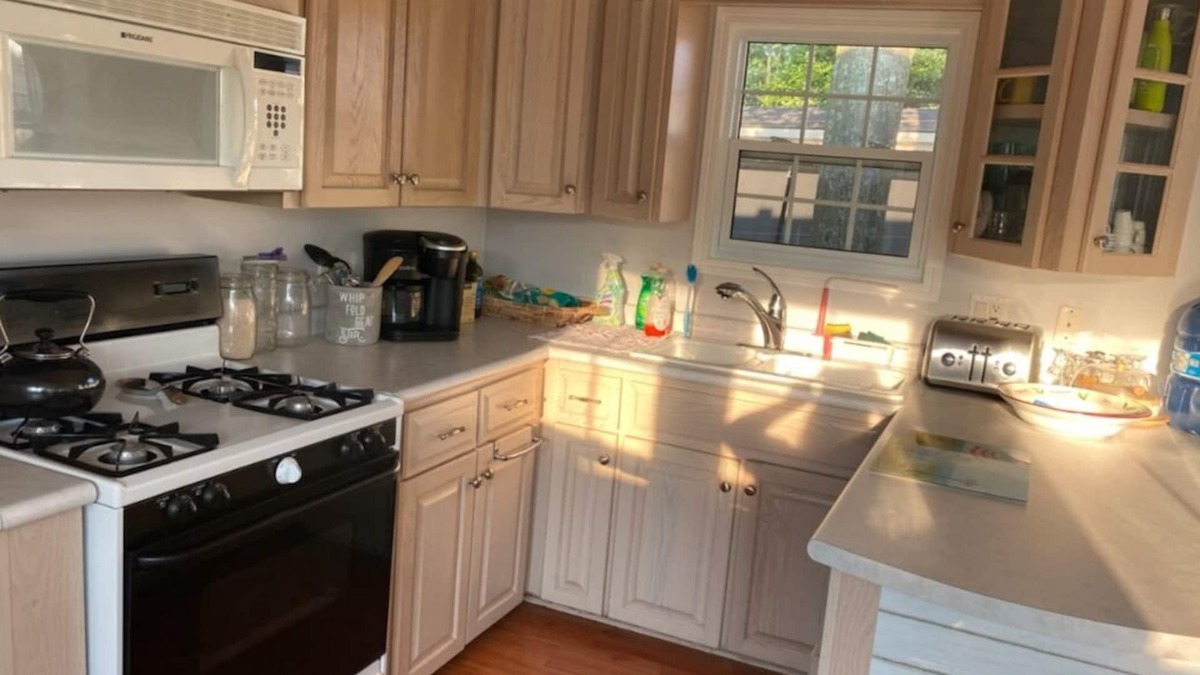 Sherkston House | Charming trailer at sherkston shores resort for a fun filled and relaxing stay.
