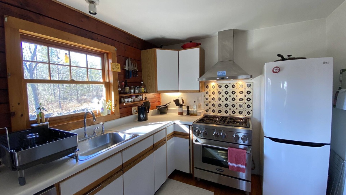Samsonville House | Charming, Tranquil Catskills Log Home.