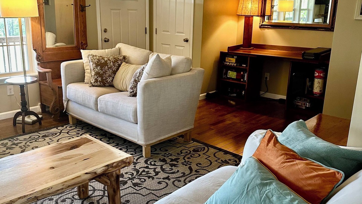 Creston Other | Charming tranquil farm getaway w/private lake, fishing, river. 2 pets free.