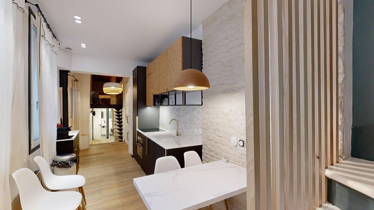 Quartier de la Porte-Saint-Denis Apartment | Charming Triplex Townhouse – Suite 64