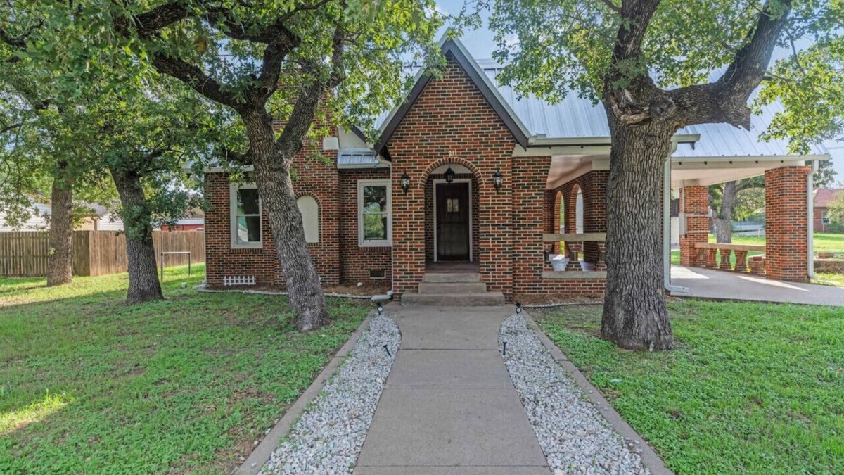 Mineral Wells House | Charming, Tudor Style Home Newly Renovated!