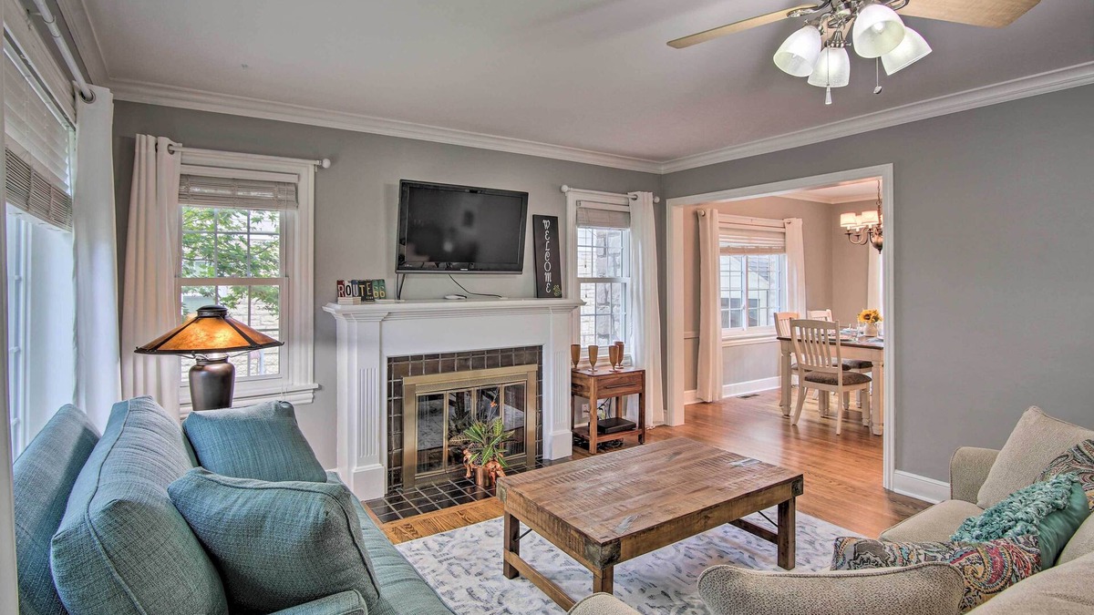 Tulsa Cottage | Charming Tulsa Bungalow w/Furnished Deck!
