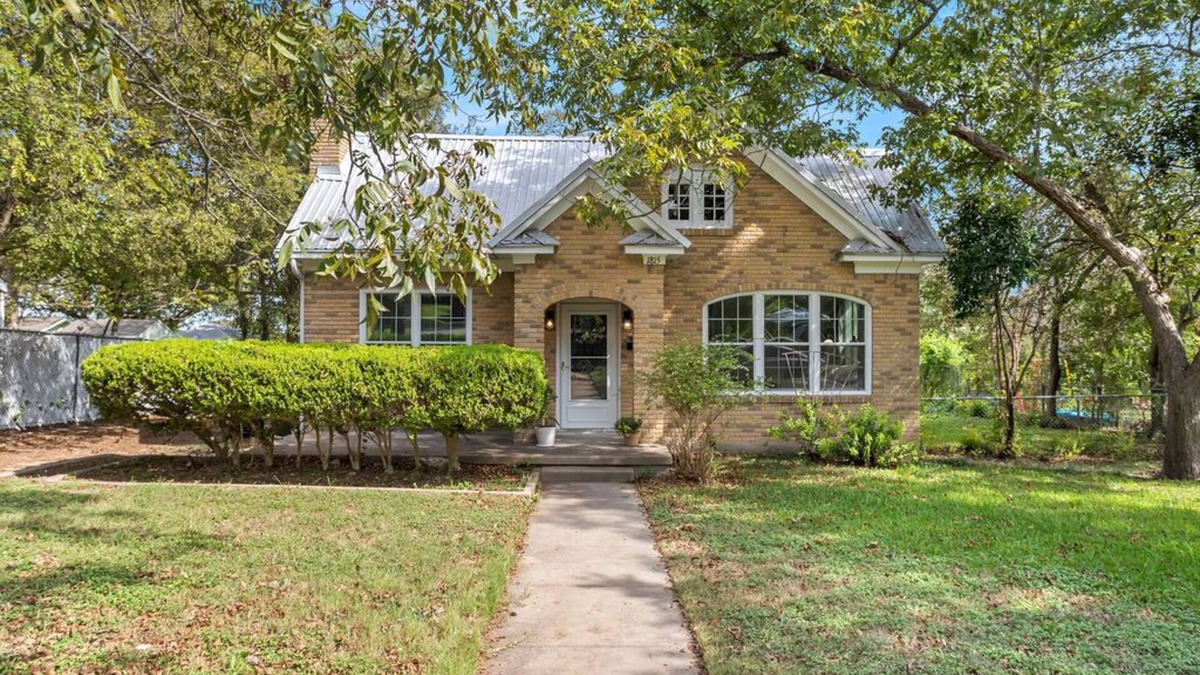 Temple House | Charming Tutor nestled in historical neighborhood