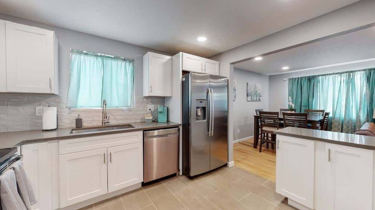 Dupont House | Charming Two-Bedroom Upper Unit in Great Location