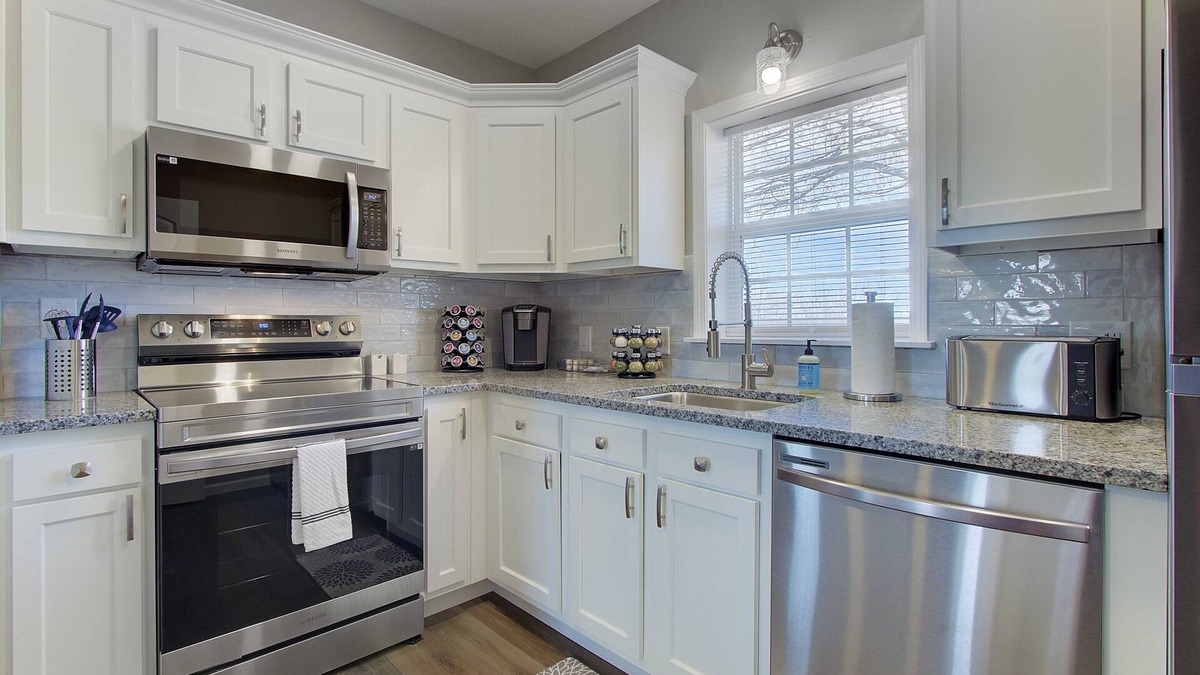 Vermilion House | Charming Two Bedroom Vermilion Getaway