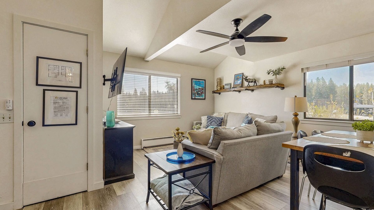 McCall Condo | Charming, two-level condo in prime location near downtown McCall & Payette Lake