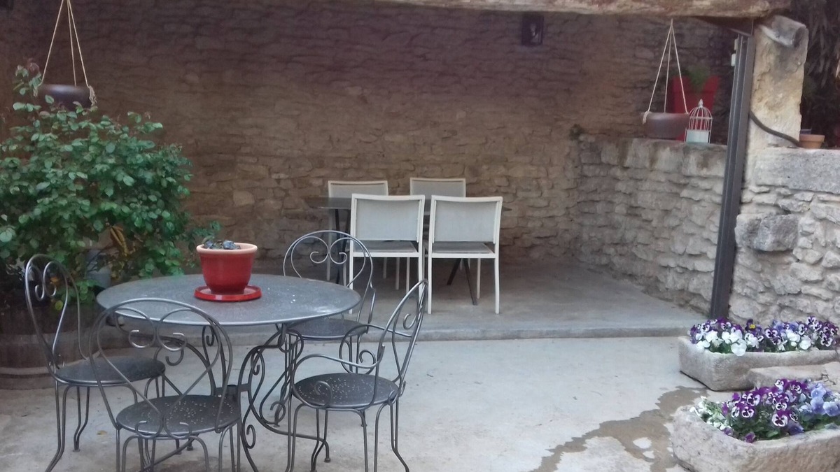 Cabrieres-d'Avignon House | Charming typical Provencal village house.
