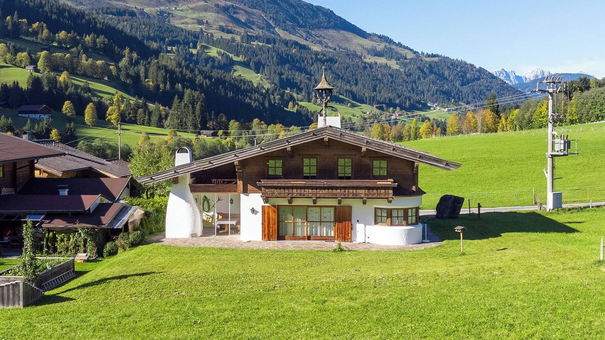 Kirchberg in Tirol Ski Chalet | Charming Tyrolean chalet, 100m to the ski bus