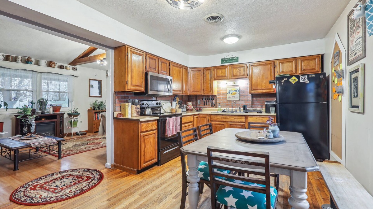 Union House | Charming Union Home w/Backyard, Fire Pit!