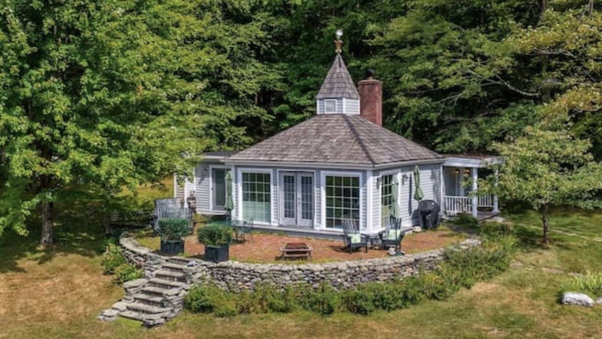 West Stockbridge Cottage | Charming unique cottage Relax & enjoy the stunning mountains with private views!