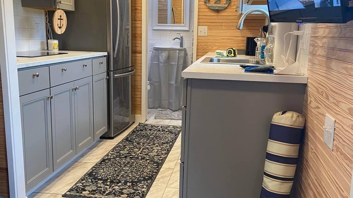 Emporia House | Charming Unique Tiny-bungalow retreat, a quiet oasis