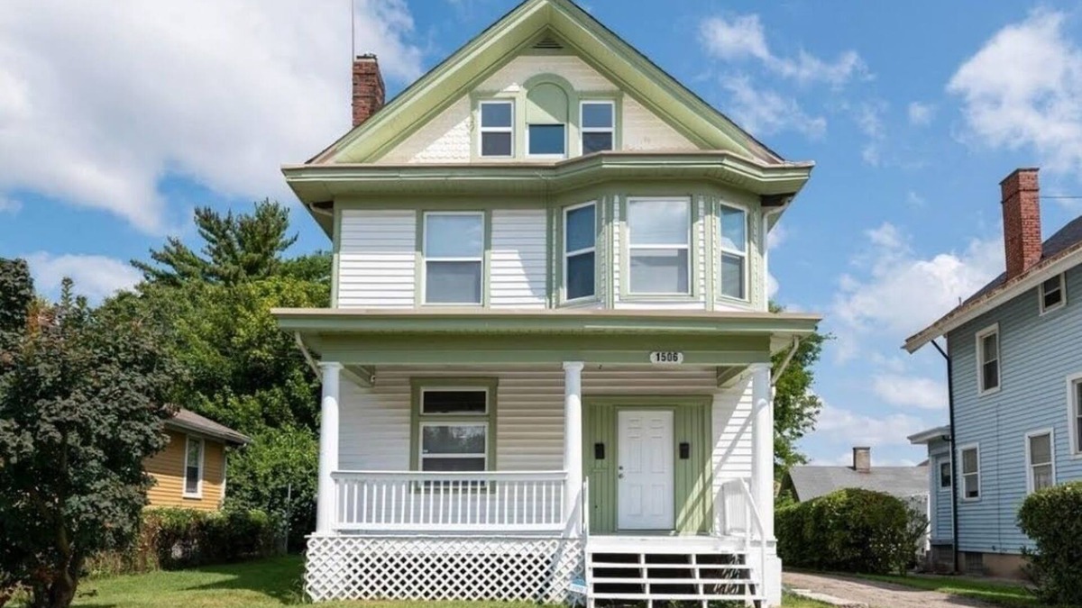 Roselawn Finance Apartment | Charming Unit, Free Laundry & Parking12 minutes to Downtown
