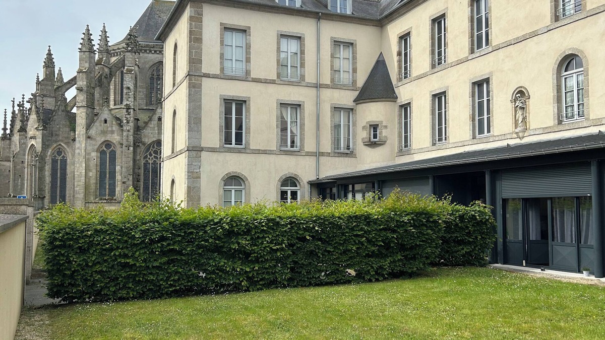 Dinan Apartment | Charming, unusual studio in the historic heart of Dinan 2/personnes