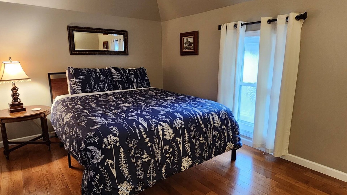 Huntley House | Charming Updated 1920s by the Square!