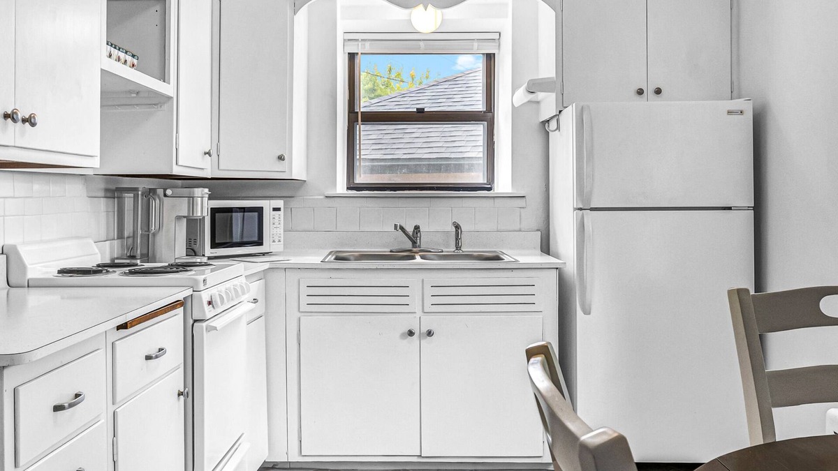 Cedarburg Apartment | Charming/Updated 1BR Apt/Walk to All/Festivals