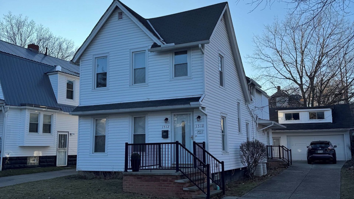 Lakewood House | Charming Updated 2-bedroom Lakewood Oasis