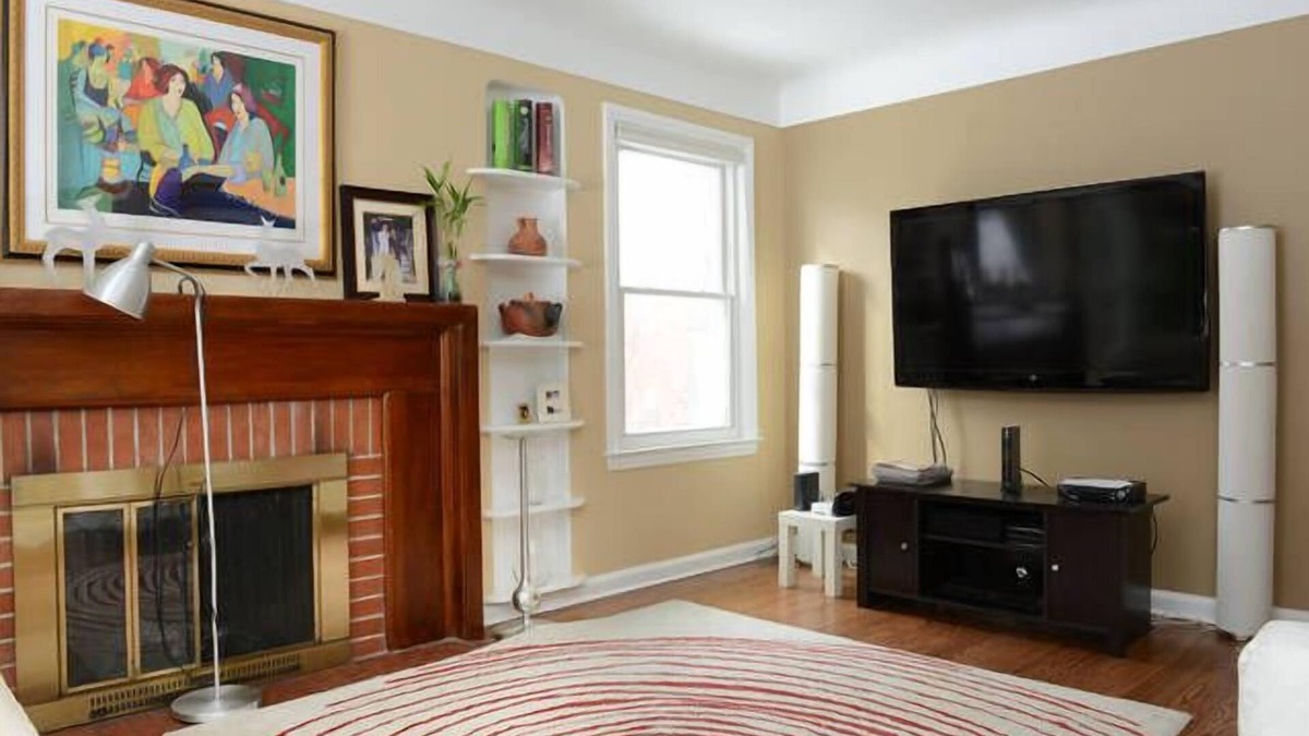 Oak Park House | Charming Updated Bungalow! Centrally Located📍Porch/Grill/Garden/Cable/WiFi/Crib