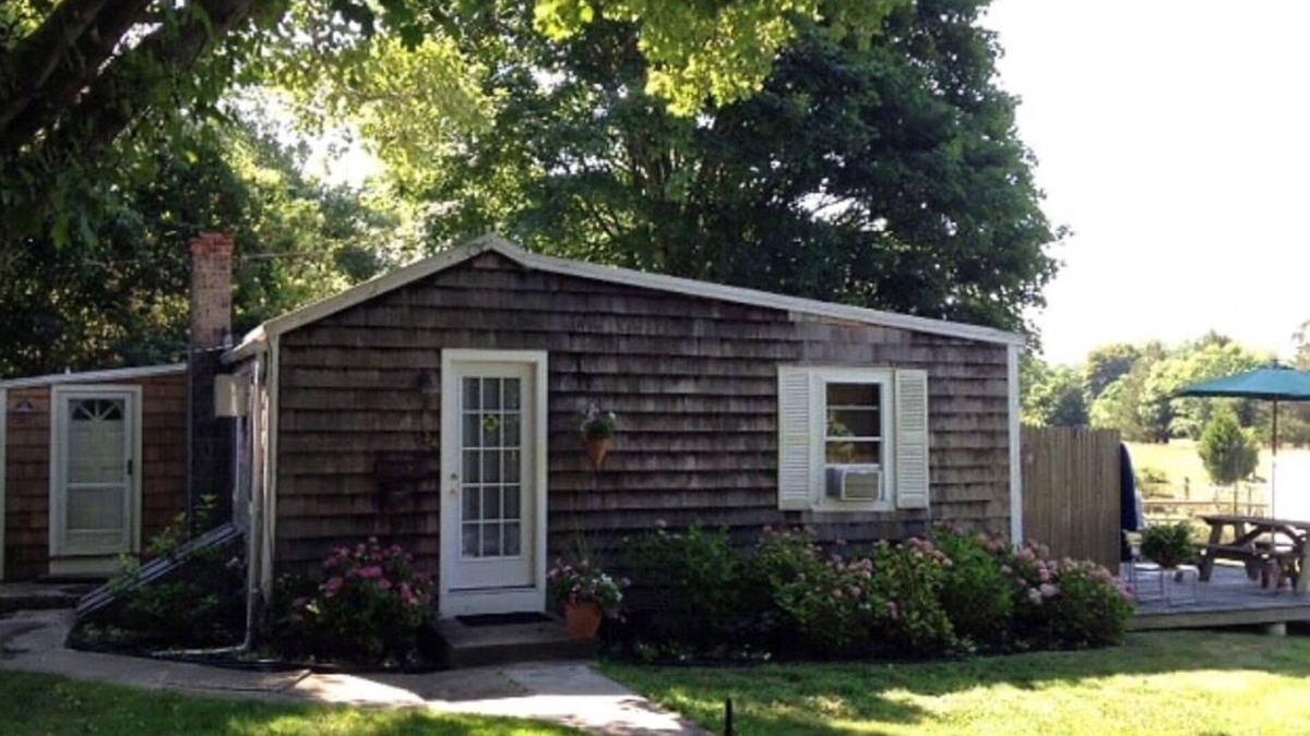 East Hampton North Cottage | Charming updated Cottage walk to everything!