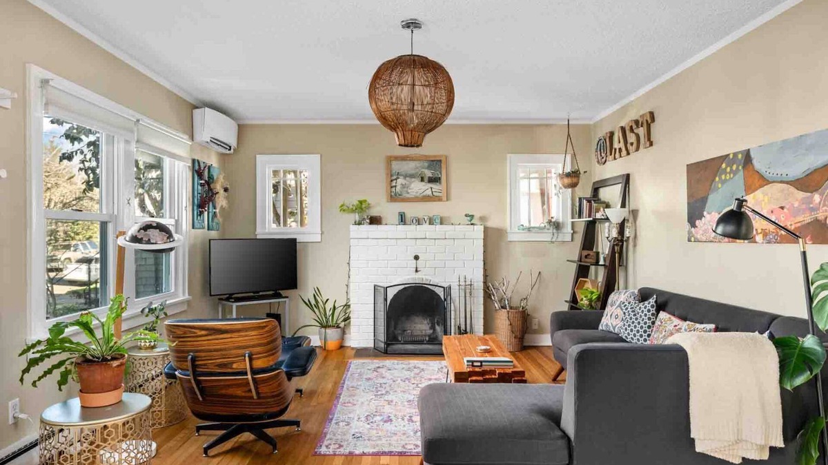 Sunnyside House | Charming Updated Inner Southeast Portland Home, Pet Friendly, Fenced Backyard, Close to Everything