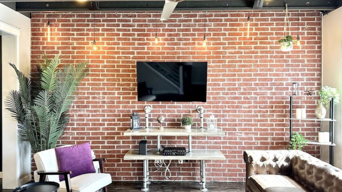 Midvale Villa | Charming updated LOFT style townhouse!