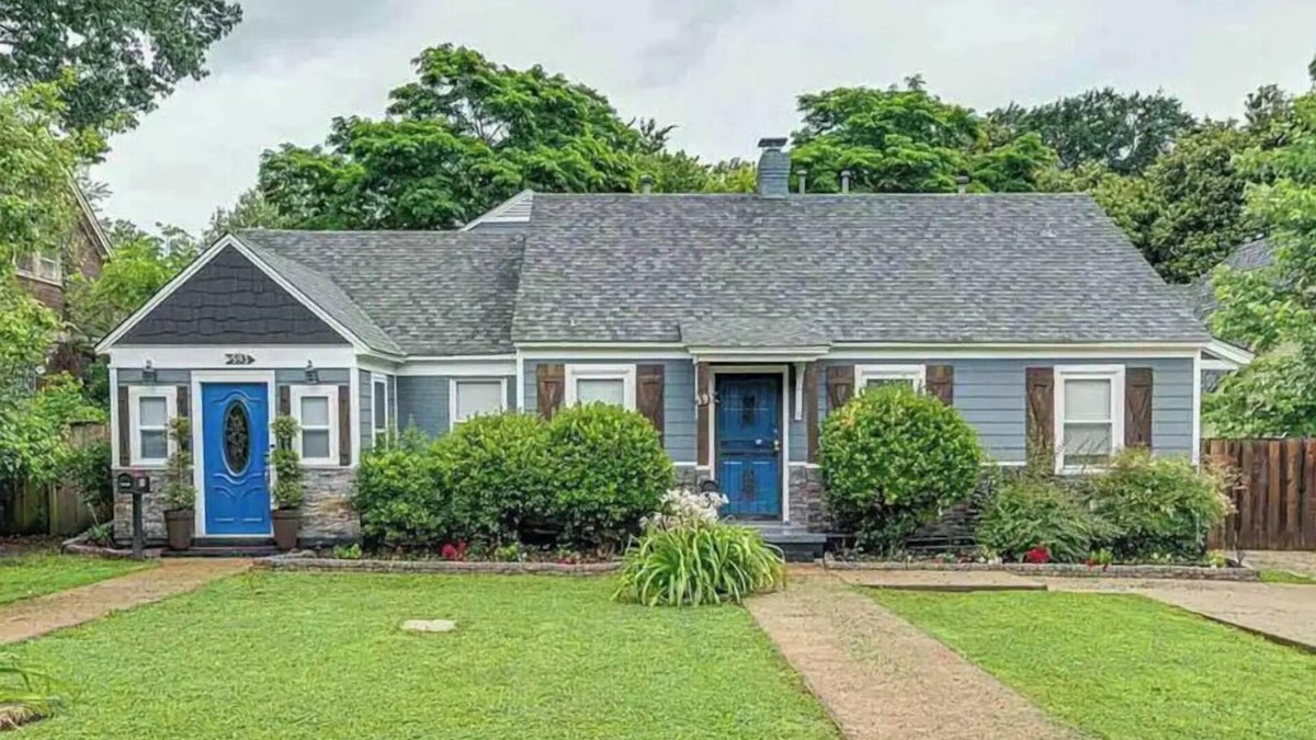 University District House | Charming Updated One Bedroom with yard