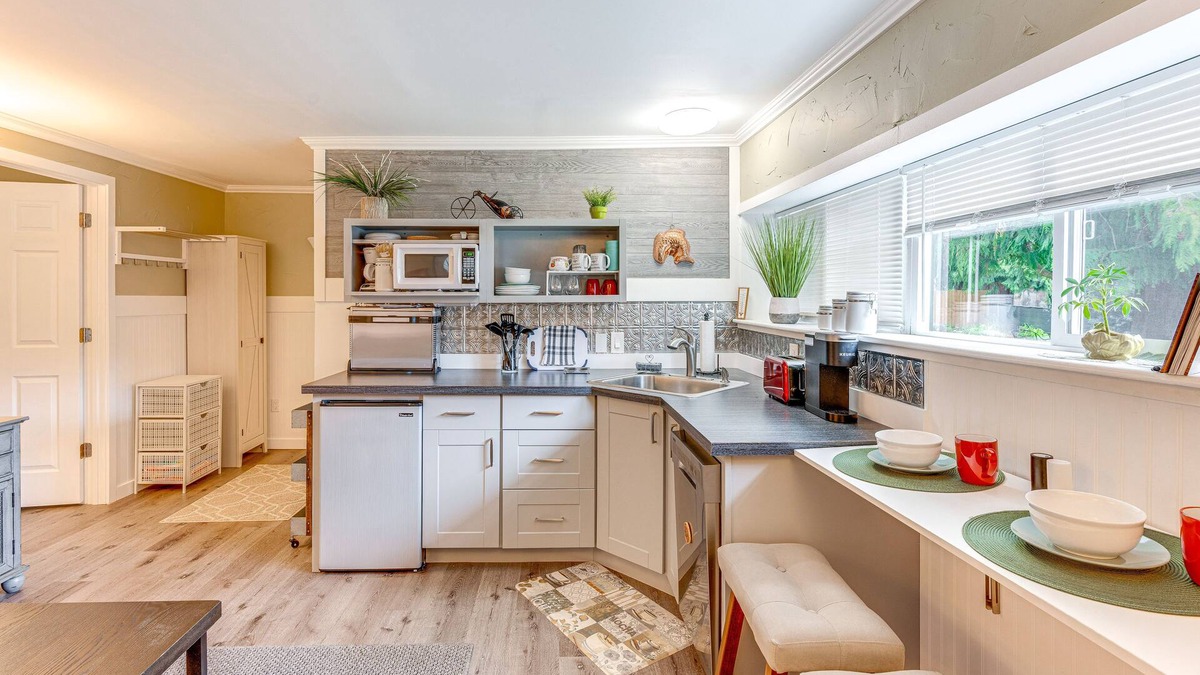 Lake Stevens House | Charming Updated Retreat Walk to Lake Stevens!