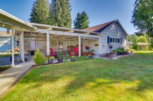 Lake Stevens House | Charming Updated Retreat Walk to Lake Stevens!