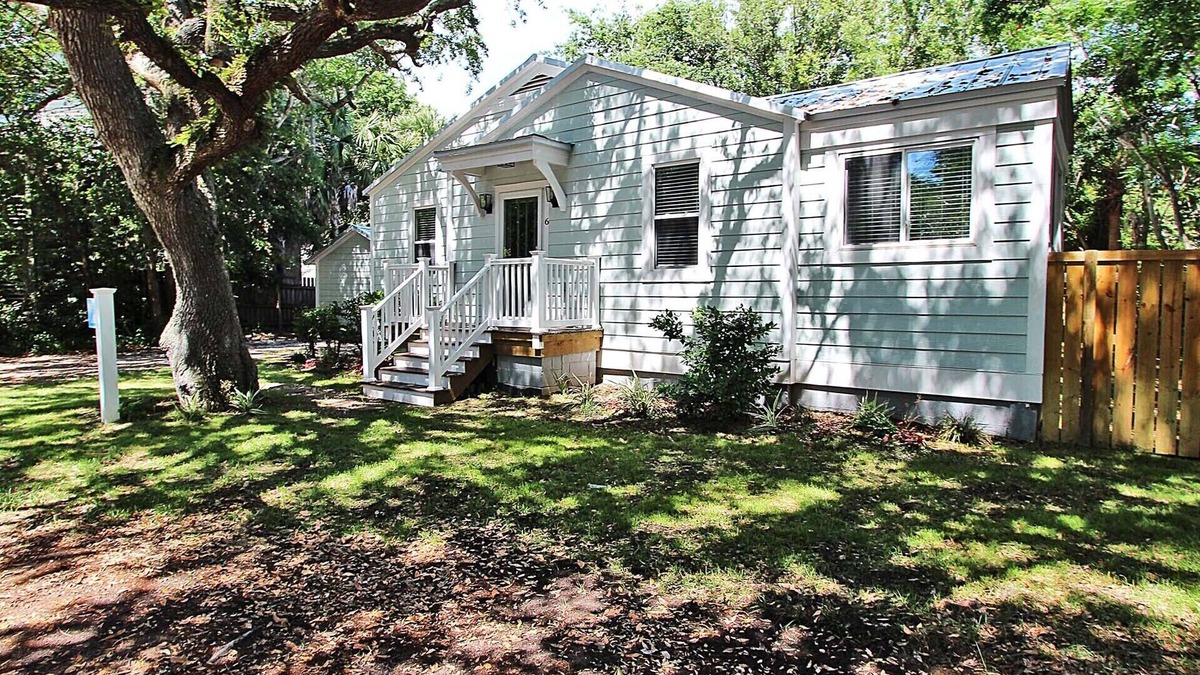 Isle of Palms House | Charming updated 2 Bedroom Beach Cottage. Walk to the Beach! Pet Friendly